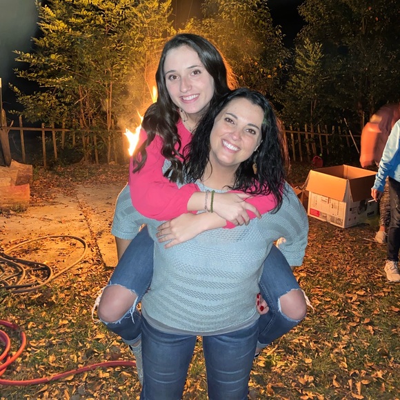 Meet your Posher, Kelly - Picture 3 of 7